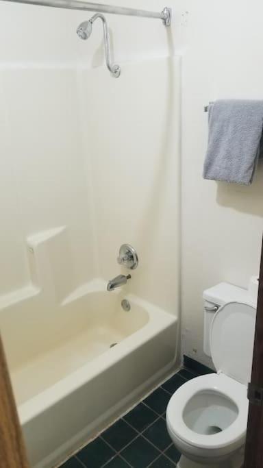 Osu King Bed Hotel Room 109 Wi-Fi Booking Stillwater Esterno foto