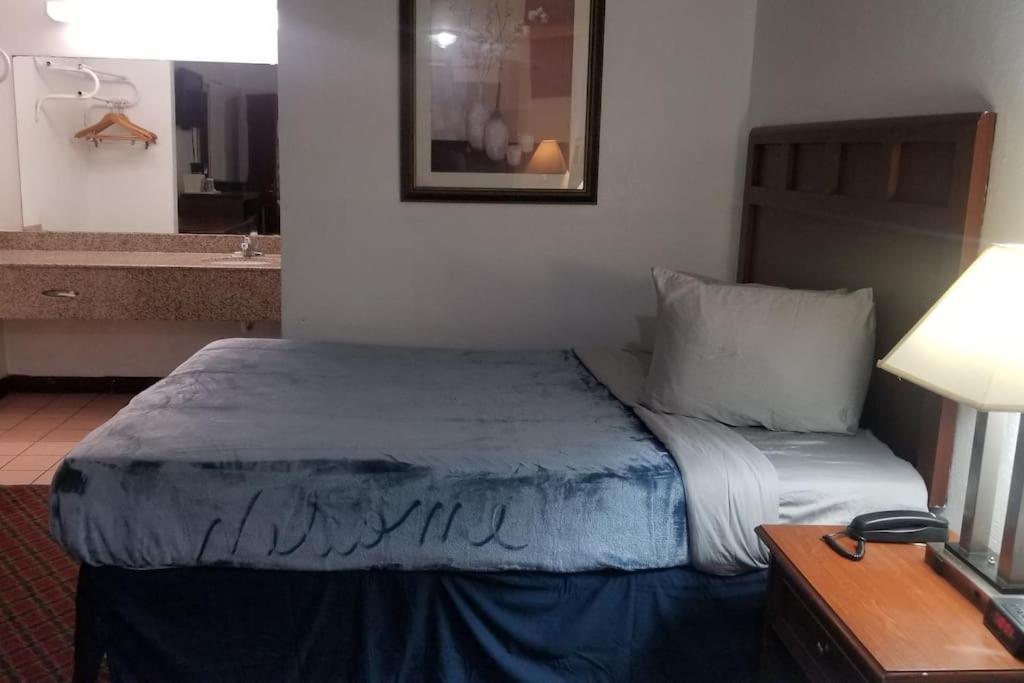 Osu King Bed Hotel Room 109 Wi-Fi Booking Stillwater Esterno foto